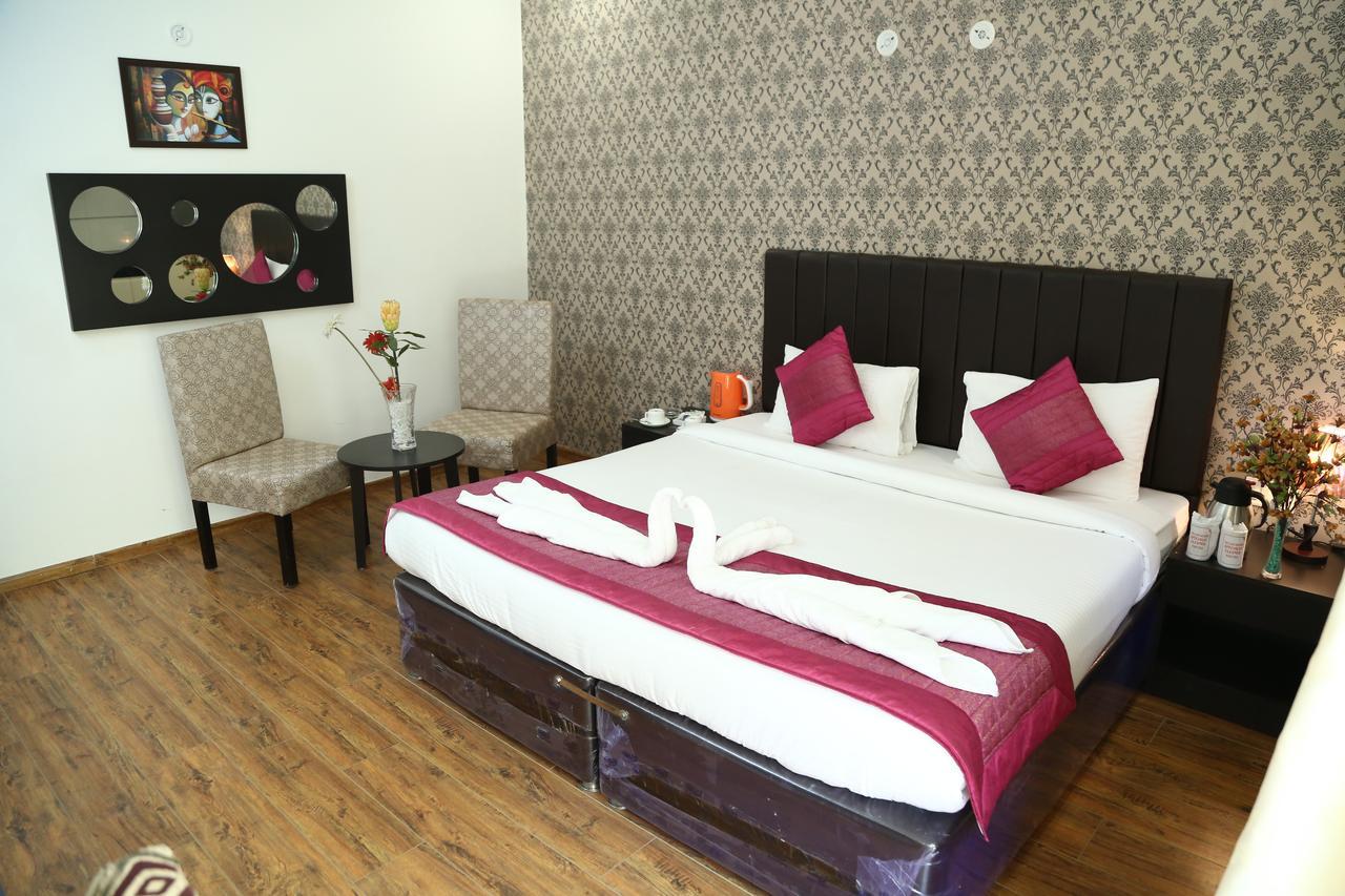 Home-Like Infinity Resort Vrindāvan Екстериор снимка